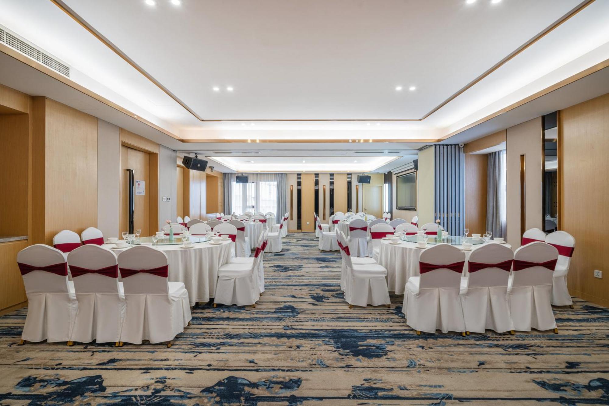 Holiday Inn Express Chengdu Tianhe By Ihg Pixian ภายนอก รูปภาพ
